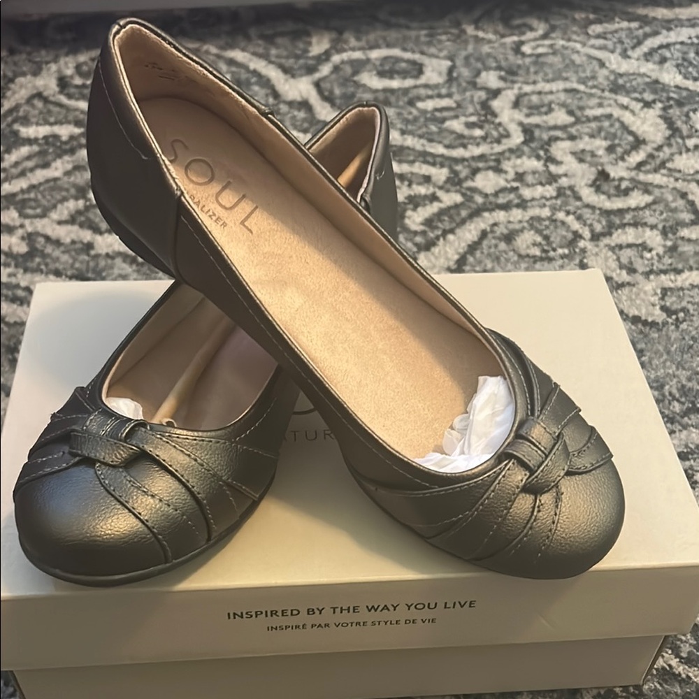 SOUL Naturalizer Nickle Smooth Flats with Cushioned Insole and Bow Detail